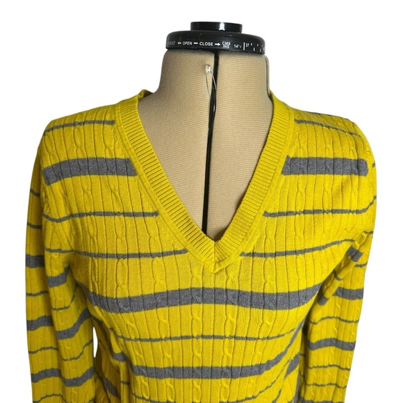 Tommy Hilfiger Women’s yellow & gray cable knit long sleeve top - Picture 4 of 9